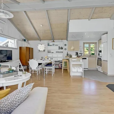 3 Bedroom Amazing In Nysted