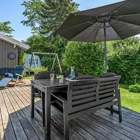 3 Bedroom Amazing In Prázdninový dům